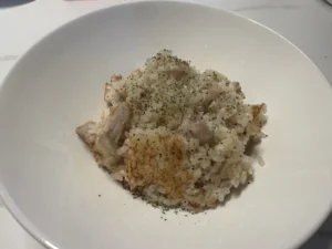 닭고기 파에야 완성 접시