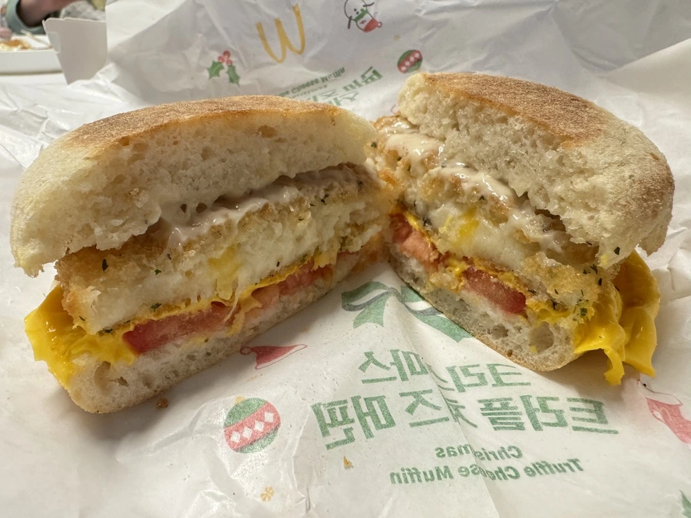 크리스마스 트러플 치즈 머핀 단면
