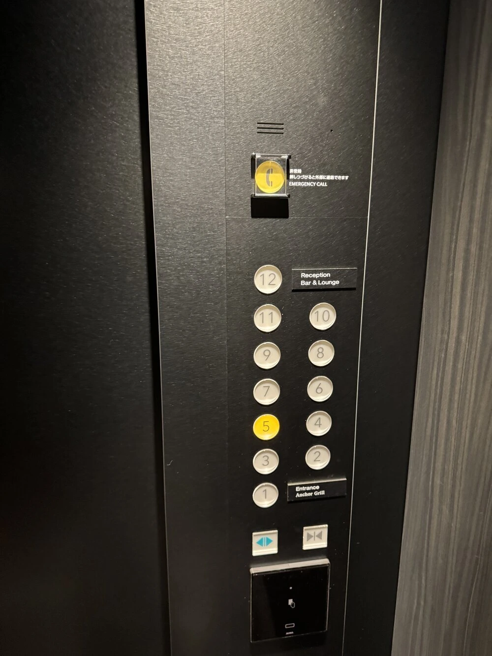 ザ・ゲートホテル横浜のエレベーター内部