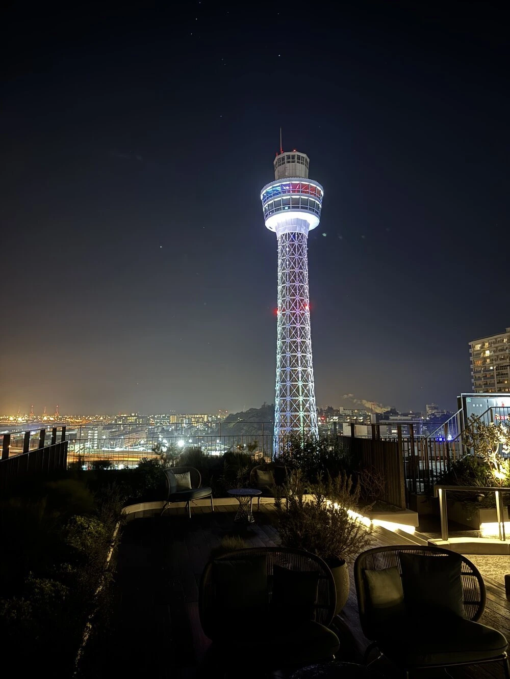 ザ・ゲートホテル横浜から見た横浜マリンタワーの夜景