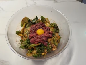 봄동 육회 비빔밥 완성 – 봄동 비빔밥 레시피
