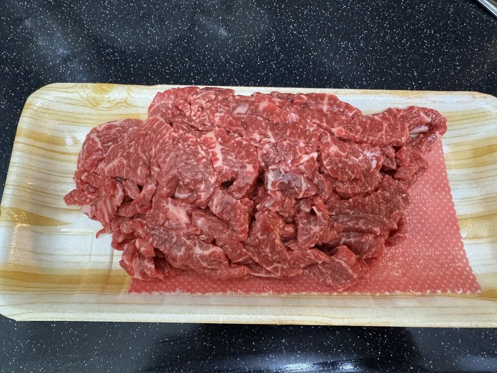 정육점에서 사온 육회용 소고기 사진