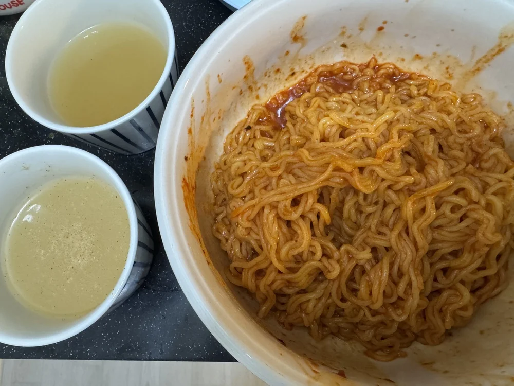 진밀면 비빔면 소스 섞는 과정
