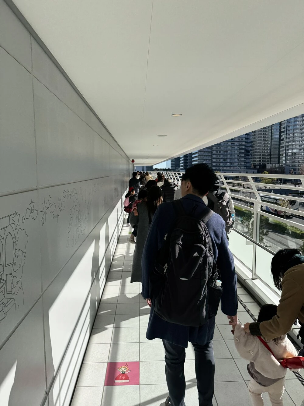 요코하마 앙팡만 뮤지엄 입장 전 대기 줄