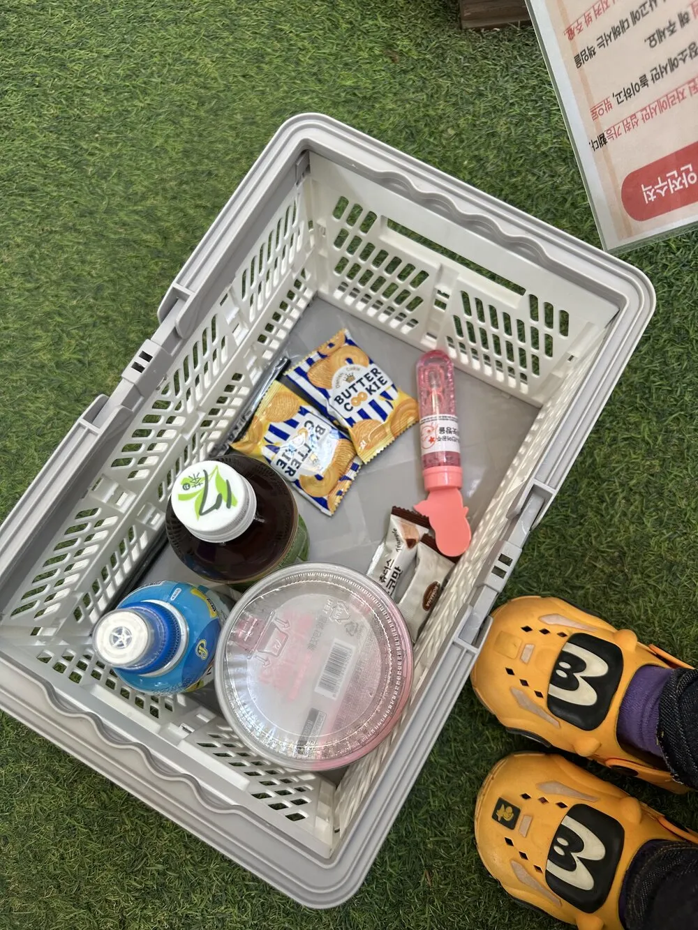Farm Farm Playgroundいちご農園で提供されたウェルカムスナックとドリンク
